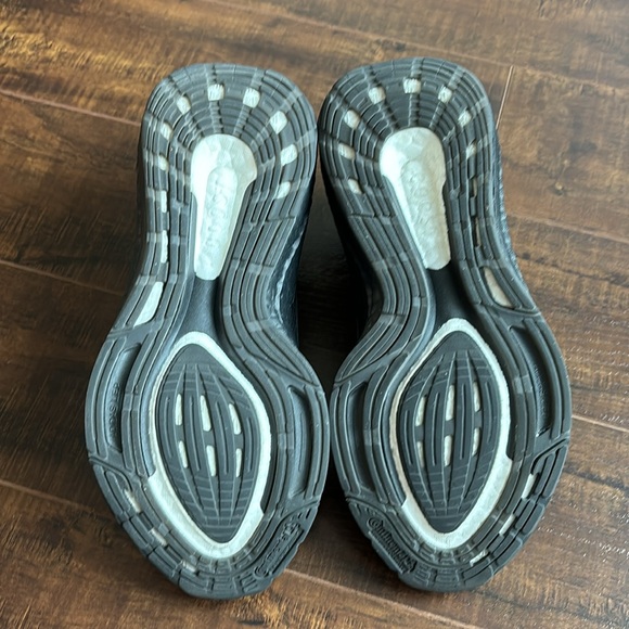 ADIDAS ORIGINALS // Ultraboost 22 Sneakers // US 8 (EU 40) - Picture 10 of 12